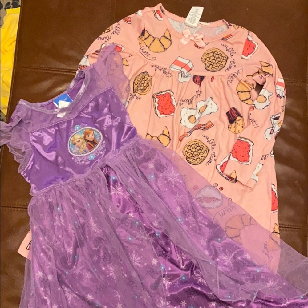 Bundle of 2 4t nightgowns - Frozen!